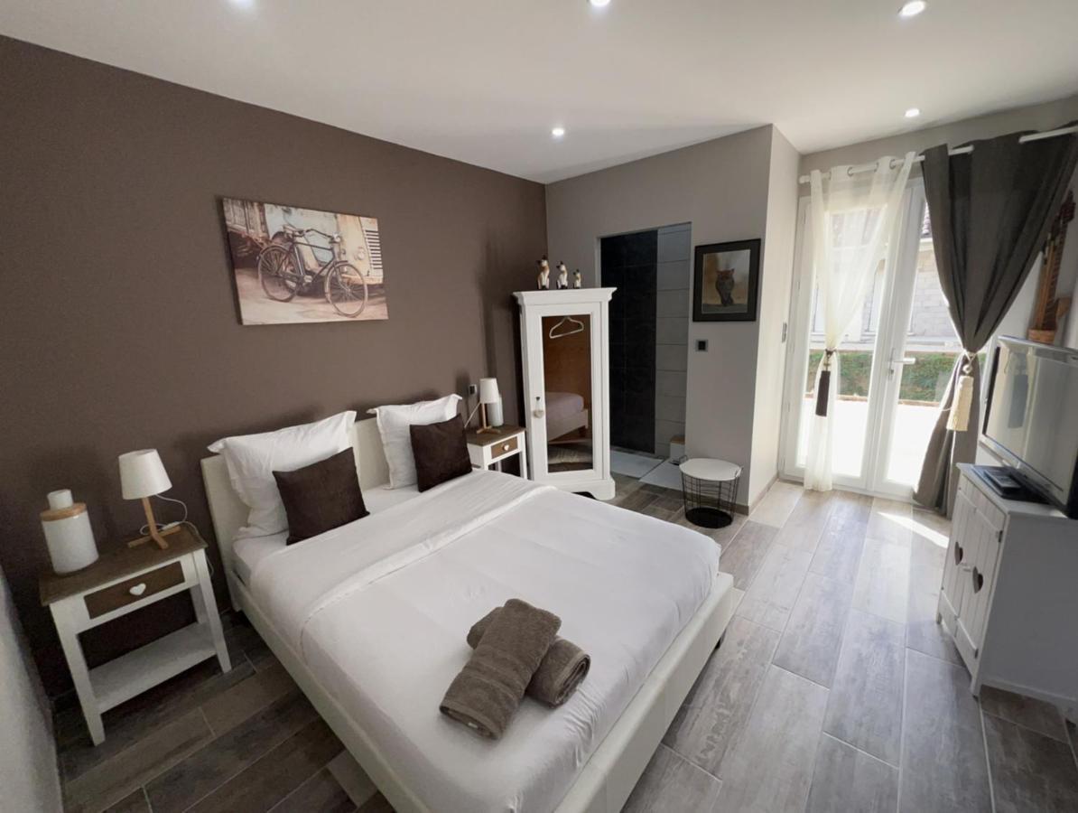 Chez Saliha Et Serge Lamarche-Sur-Saone Luaran gambar